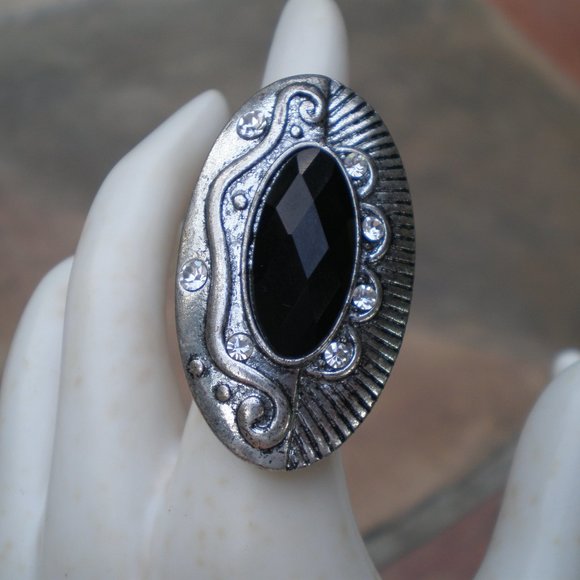Vintage Antiqued Silver-tone Statement Ring w/Black Stone & Rhinestones OS - Picture 8 of 10